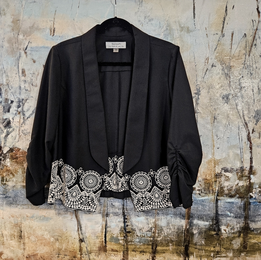 Tahari Arthur S. Levine Black Open Front Blazer Embroidered Hemline Sz.12
